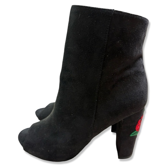 ⭐️WILD DIVA Black Suede Rose Embroidered Booties - Picture 5 of 8